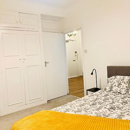 Cosy 2 Bedroom Apartment In Swiss Cottage. Londra Esterno foto