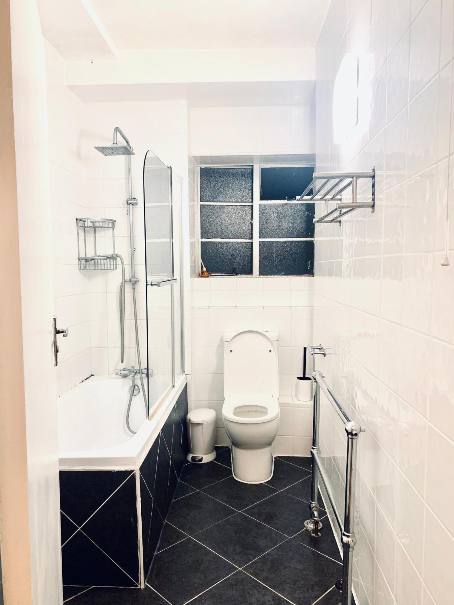 Cosy 2 Bedroom Apartment In Swiss Cottage. Londra Esterno foto
