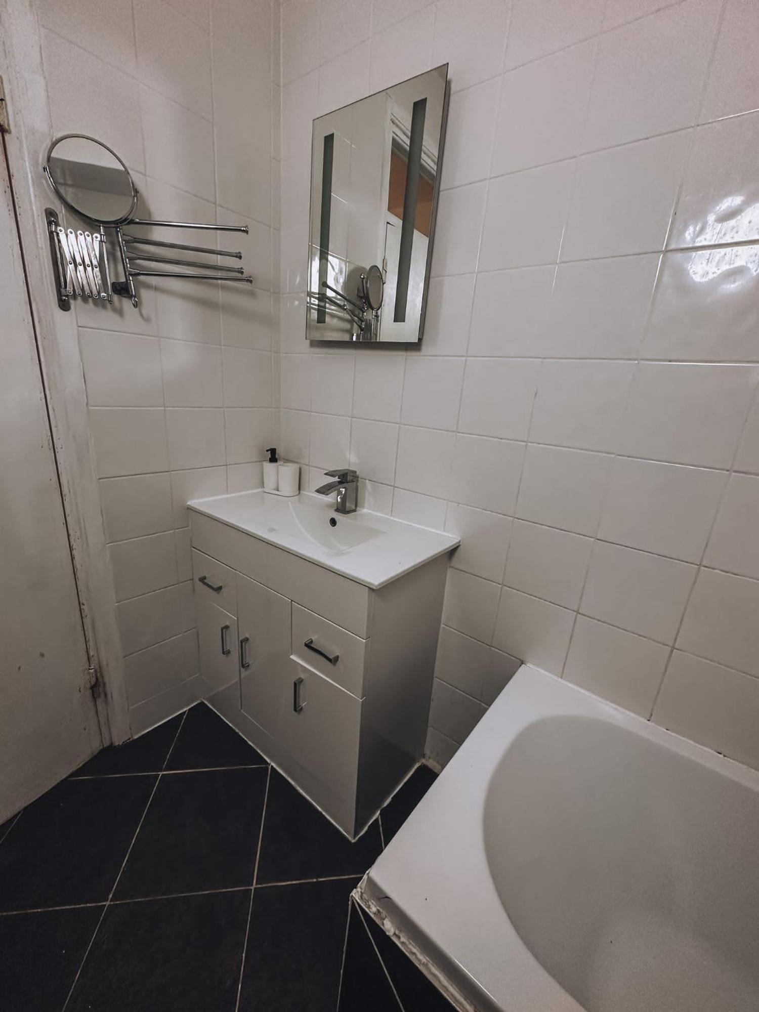 Cosy 2 Bedroom Apartment In Swiss Cottage. Londra Esterno foto