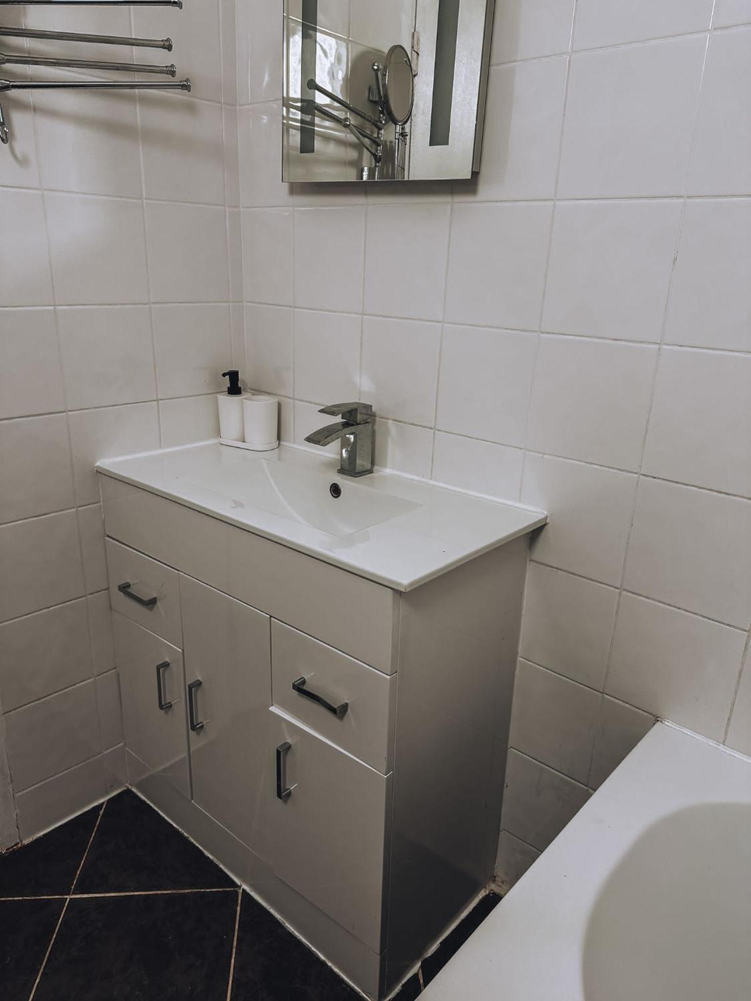 Cosy 2 Bedroom Apartment In Swiss Cottage. Londra Esterno foto